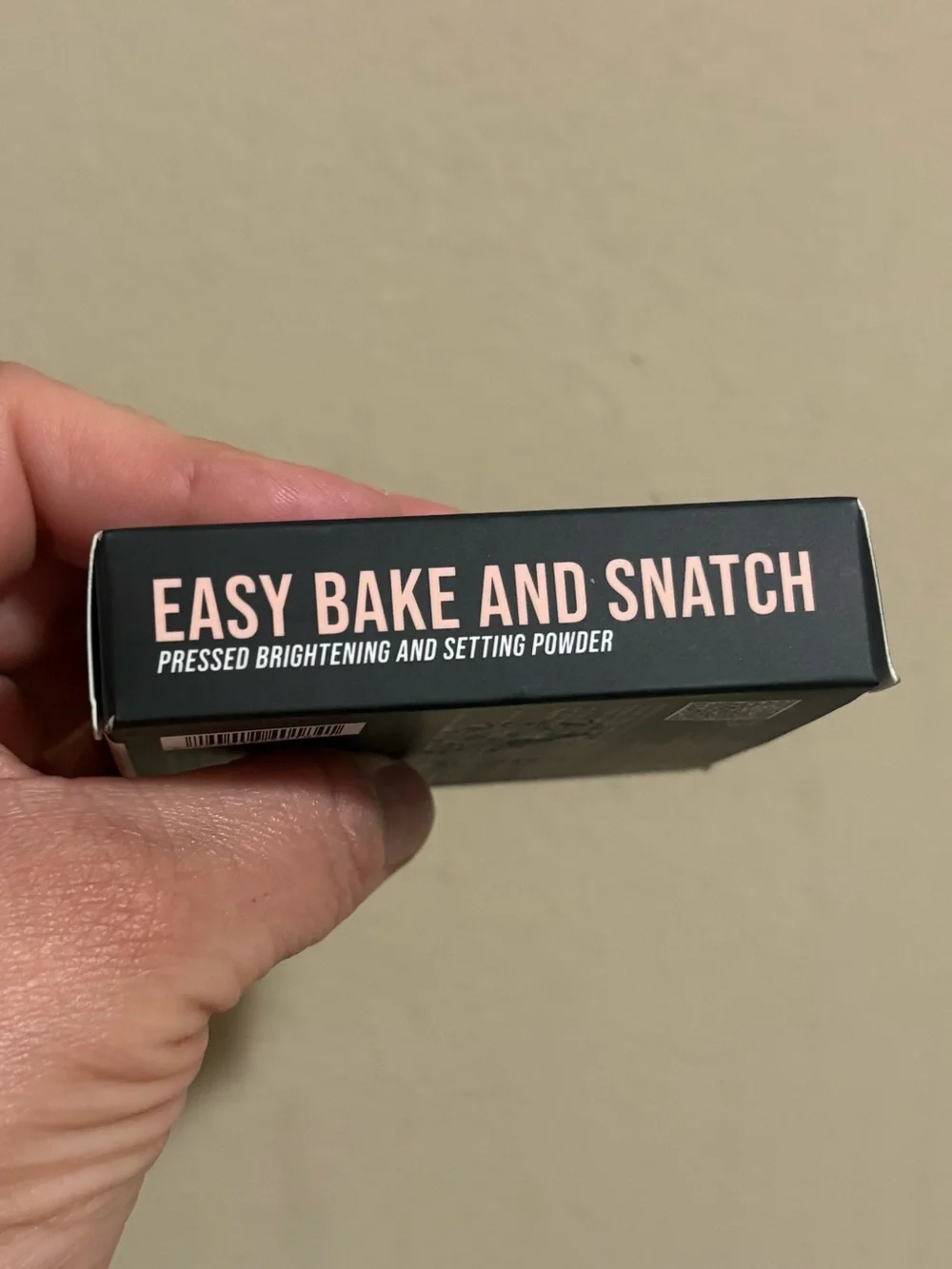 Huda Beauty Easy Bake and Snatch Pressed Brightening & Setting Powder POUND CAKE